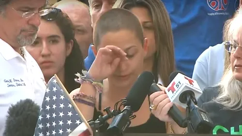 O elevă care a supraviețuit atacului din Florida îl pune la zid pe Donald Trump. Discursul emoționant al tinerei aduce în prim-plan o problemă gravă a SUA