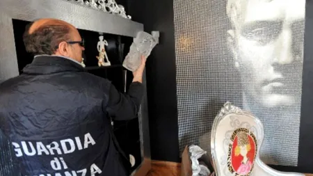 GALERIE FOTO: Ce a găsit poliția în casa unui mafiot italian