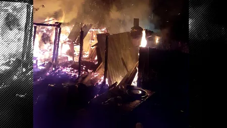 Incendiu în Botoșani. O magazie a ars ca o torță după ce o bătrână a încercat să facă țuică