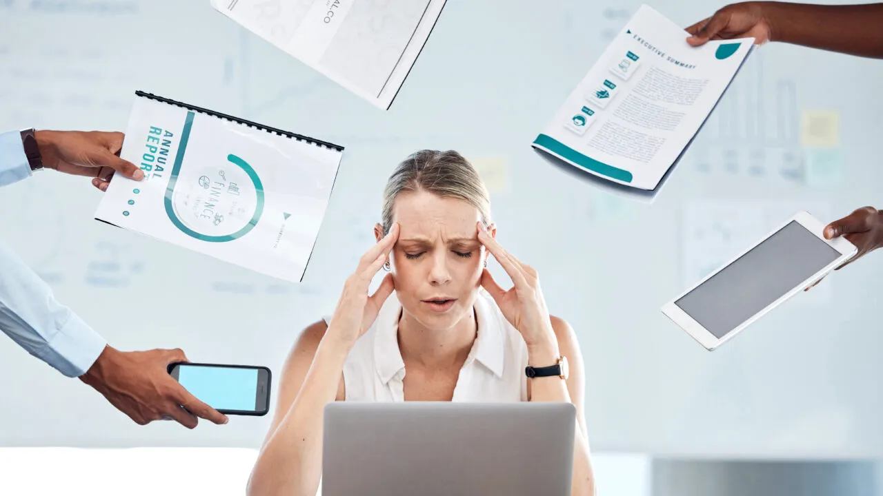 Premieră în România: judecătorii Tribunalului Cluj au decis ca o companie să plătească despăgubiri unei angajate după diagnosticul de BURNOUT