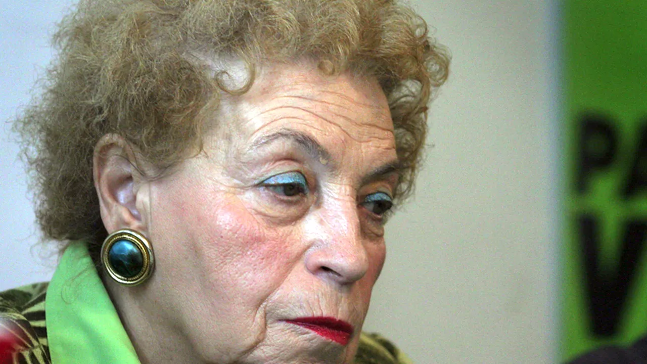 Paula Iacob, jefuită. ''M-am trezit cu ziarul pe jos și fără poșetă''