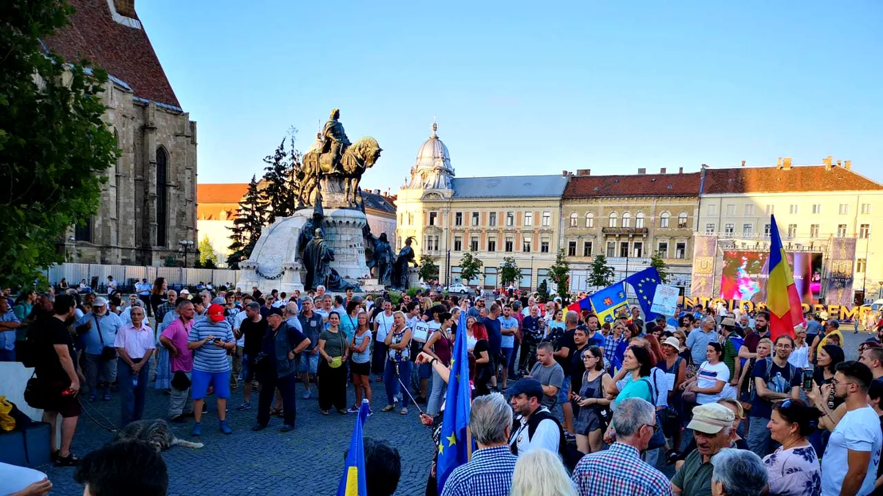 Moment de reculegere pentru Alexandra. La Iași și Cluj oamenii au huiduit în fața sediilor PSD - FOTO / VIDEO