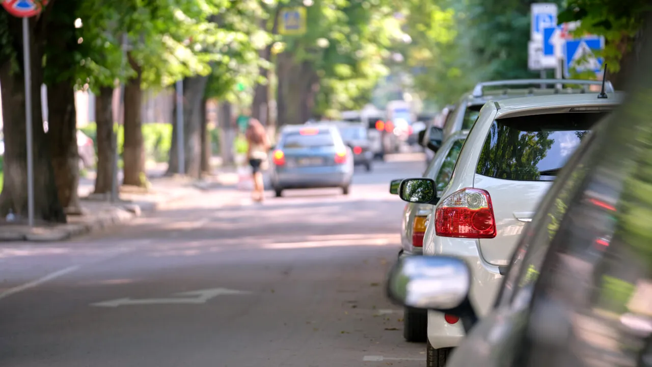 Codul Rutier 2025. Cum se parchează corect pe o stradă cu sens unic