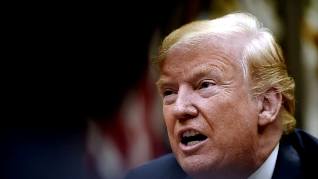 Războiul dintre TRUMP și PRESA americană continuă. Liderul de la Casa Albă cere concedierea șefului CNN