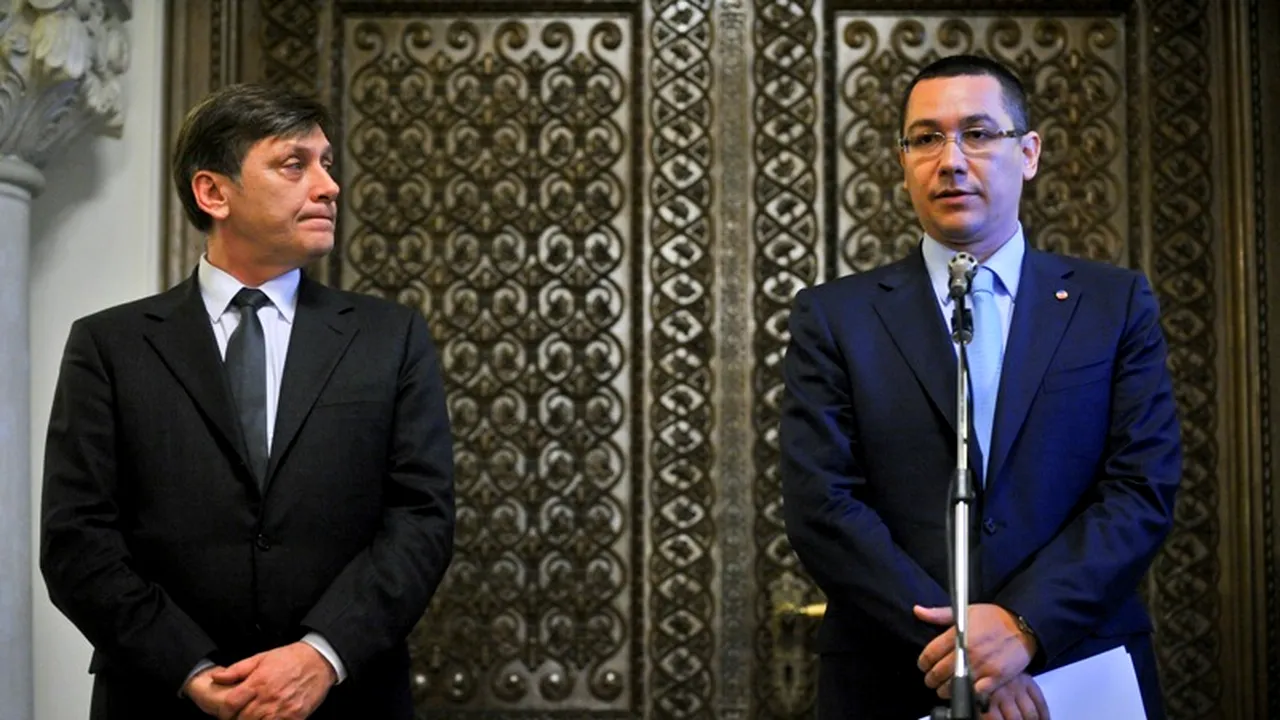 Doi senatori PNL acuză Guvernul Ponta că lucrează dictatorial, fără să dea socoteală nimănui
