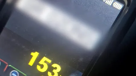 Doi șoferi vitezomani au rămas fără permis, după ce au fost prinși circulând cu 144 km/h și 153 km/h în localitate. Sancțiunile se înăspresc de săptămâna viitoare