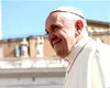 Papa Francisc, cunoscut pentru umorul savuros și inteligent. Pontiful a glumit chiar și cu Donald Trump sau Viktor Orban