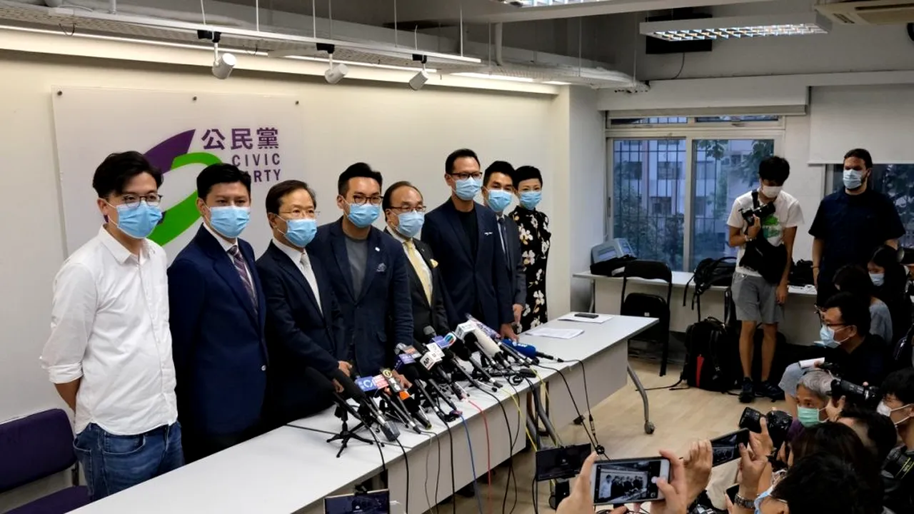 Autoritățile din Hong Kong le-au interzis unor activiști pro-democrație să candideze în cadrul alegerilor legislative. Guvernul susține, însă, că nu limitează drepturile nimănui