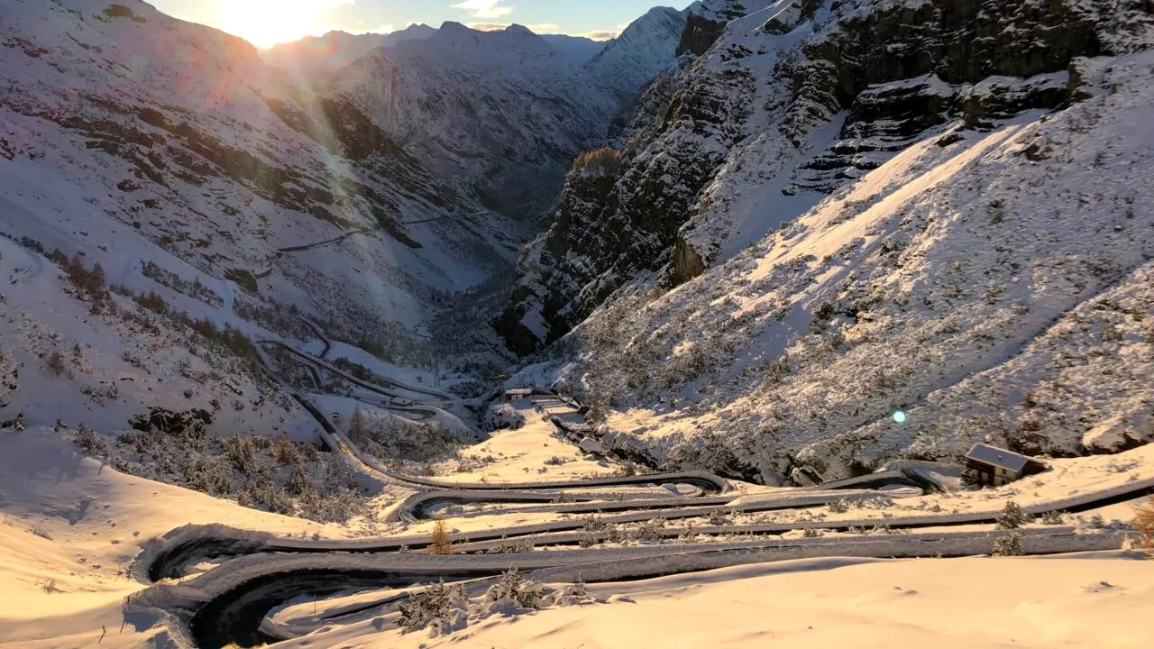 Canicula închide ultima stațiune de schi de vară din Europa. În anii trecuți, august era o lună perfectă de schi la peste 3.000 m altitudine