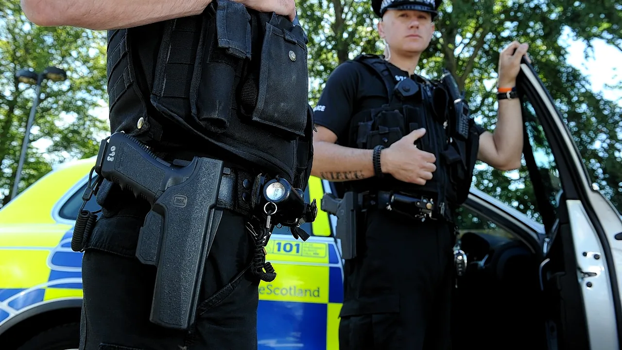 Doi polițiști, atacați cu un cuțit în fața Palatului Buckingham