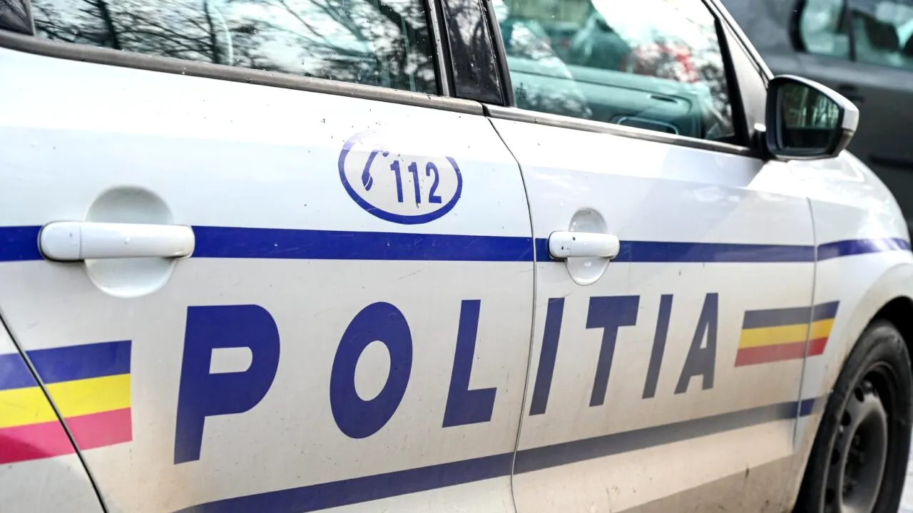 Caz INCREDIBIL în Mehedinți. Un șofer a fost jefuit chiar de polițistul căruia îi ceruse ajutorul