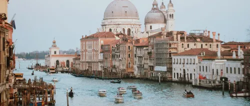 Veneția, o COMOARĂ amenințată de schimbările climatice. Riscăm să o pierdem?