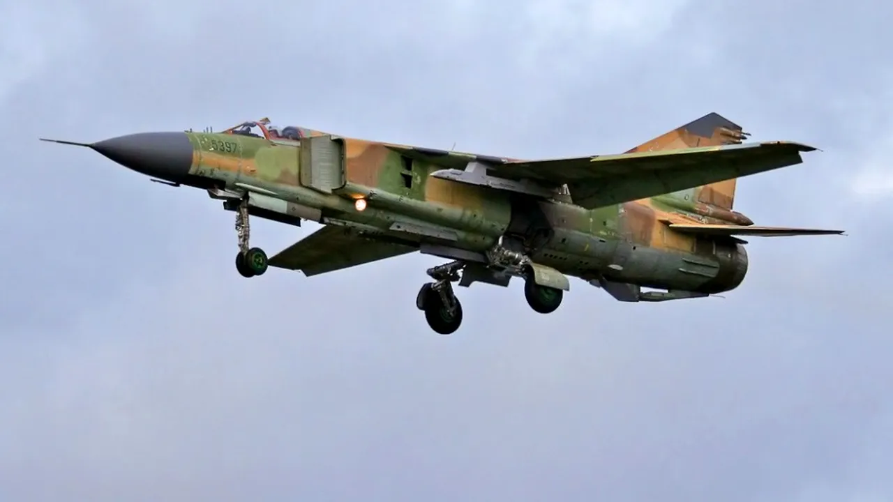 Avion de vânătoare sirian, prăbușit la granița cu Turcia. Pilotul, salvat