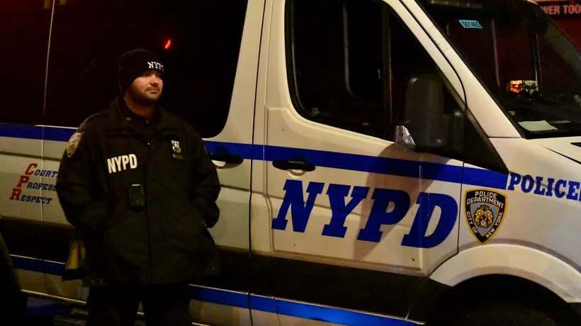 Trei polițiști au fost răniți în New York de către un tânăr înarmat cu o macetă