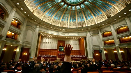 Statutul deputaților și senatorilor a fost modificat. Parlamentarii își pierd mandatul dacă nu contestă deciziile de incompatibilitate