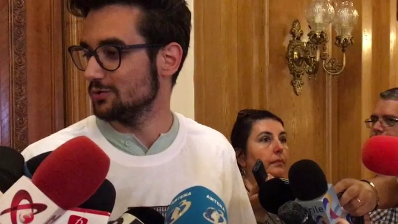 Protest pe holul grupului PSD, unde urmează să aibă loc ședința CExN