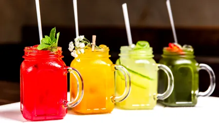 Cele două băuturi pe care trebuie să le eviți vara, când este caniculă. De ce sunt dăunătoare organismului