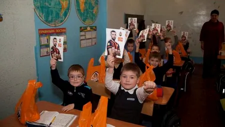 Croatul Darijo Srna a donat 20 de tone de mandarine elevilor din Donețk