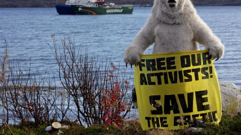 Cinci membri ai echipajului unei nave Greenpeace, plasați în detenție pentru două luni, în Rusia