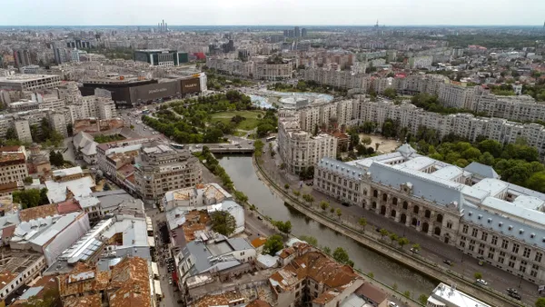 Bucureștenii tremură din nou. Sute de blocuri și două spitale din Capitală rămân fără apă caldă și căldură. Cât durează lucrările