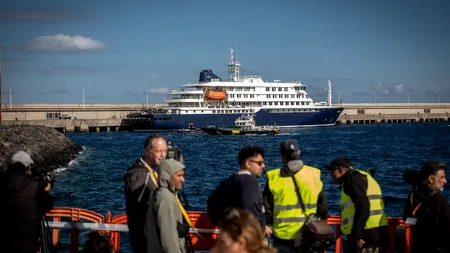 Nava de croazieră pe care a izbucnit o epidemie de hantavirus a ajuns în portul olandez Rotterdam. Câți pasageri mai are la bord și ce se va întâmpla cu ei