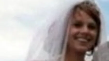 Au devenit vedete pe internet după ce au postat o poză de la nuntă