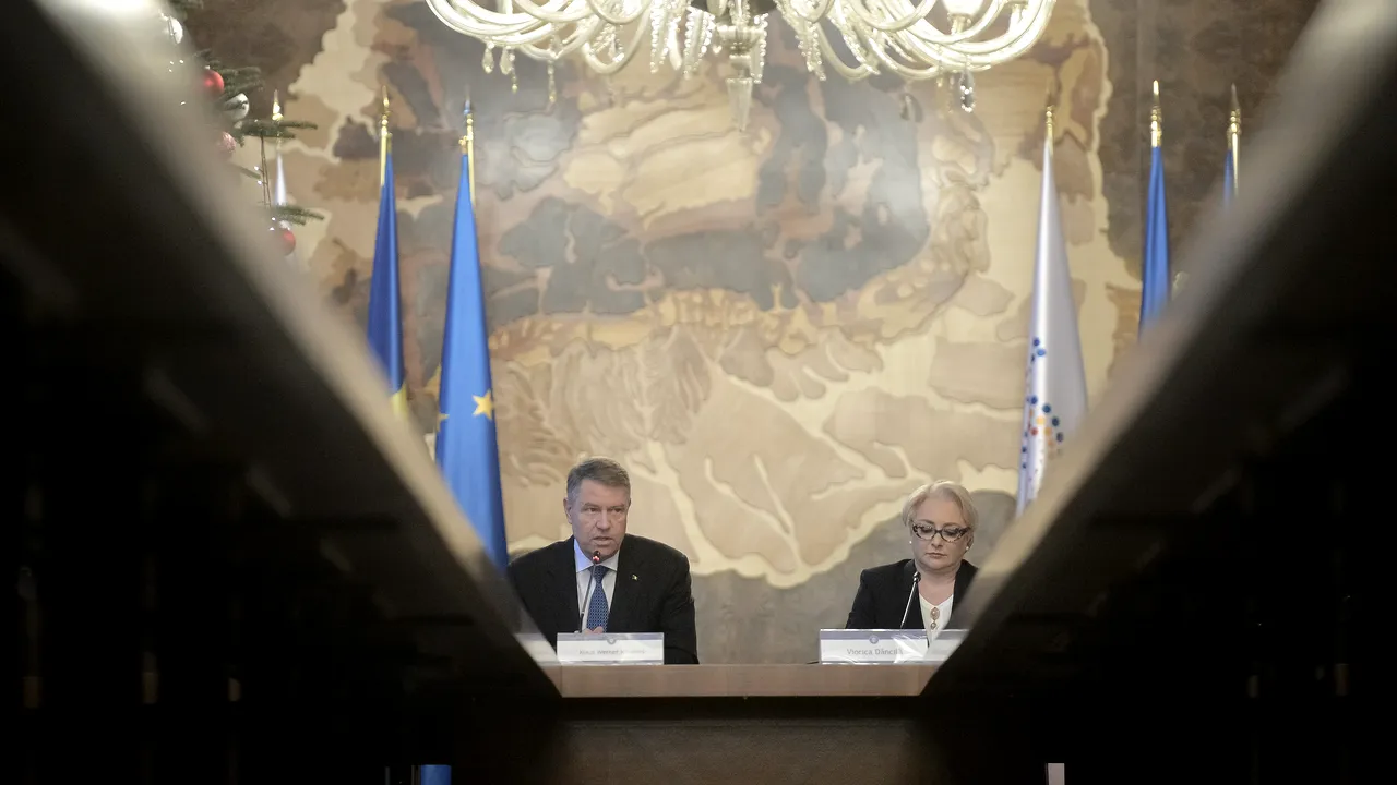 Fost președinte al CCR: Și premierul, și președintele sunt în afara Constituției