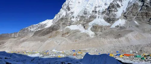 Cu cât a fost „mutat Everestul de cutremurul din Nepal