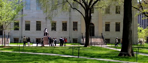 Scandal de proporții la Harvard: 125 de studenți riscă să  fie exmatriculați pentru că ar fi copiat la un examen de politologie