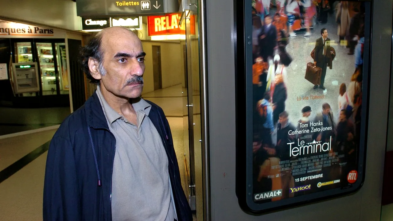 A murit iranianul care a locuit timp de 18 ani în Aeroportul Charles de Gaulle. Viața lui a inspirat filmul „The Terminal”, cu Tom Hanks