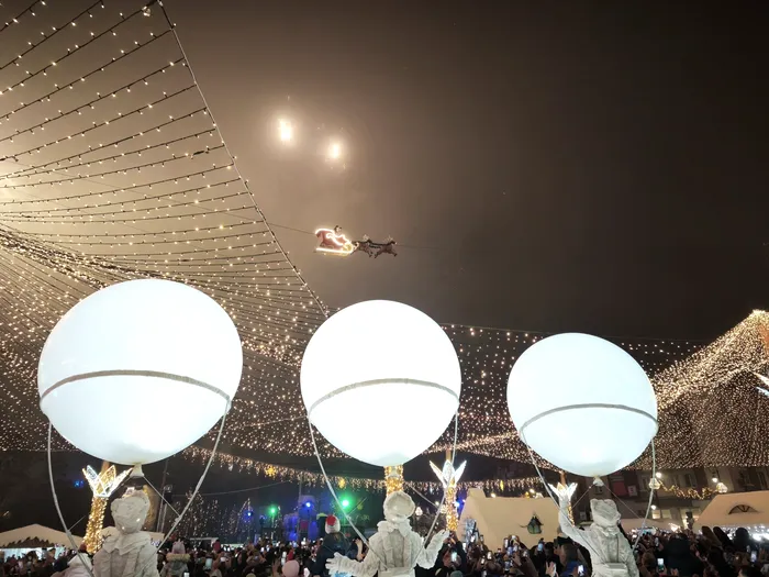 Sania lui Moș Crăciun și-a făcut apariția pe cerul Craiovei