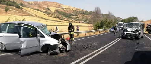 Nouă muncitori români, răniți într-un accident produs în Sicilia. O studentă italiancă a murit după ce a intrat cu mașina în microbuzul în care se aflau