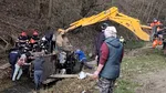 Scene dramatice de salvare în Argeș. Un bărbat a rămas captiv sub vehiculul răsturnat într-un pârâu