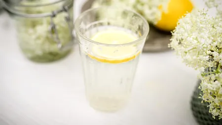 Cum se prepară băutura vedetă a sezonului. Are o mulțime de beneficii curative