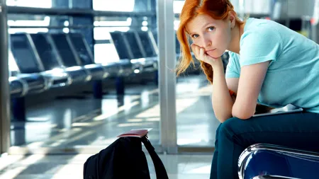 O mamă a fost blocată pe aeroportul din Timișoara împreună cu fiica sa minoră. Tatăl nu și-a dat acordul. Ce nu putea dovedi femeia?