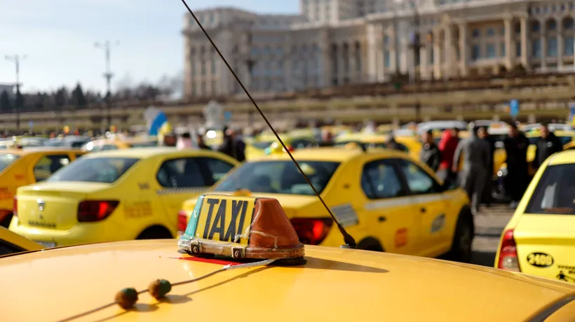 Sute de taximetriști protestează în Piaţa Constituţiei şi Piaţa Victoriei / Cer modificarea legii în cazul Uber și Bolt: „Piața este sub ASEDIU”