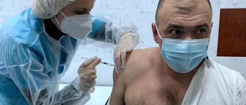Primarul din Caransebeș, după ce s-a vaccinat anti-COVID-19: „Dacă voi avea un cip implantat, niciun necaz, m-am obişnuit cu supravegherea”