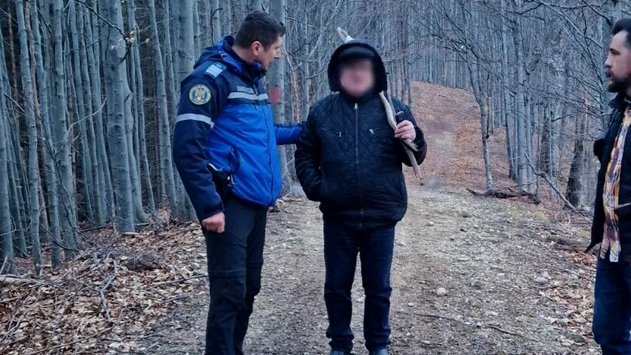 Turist RĂTĂCIT, salvat de Jandarmeria Montană din Vâlcea