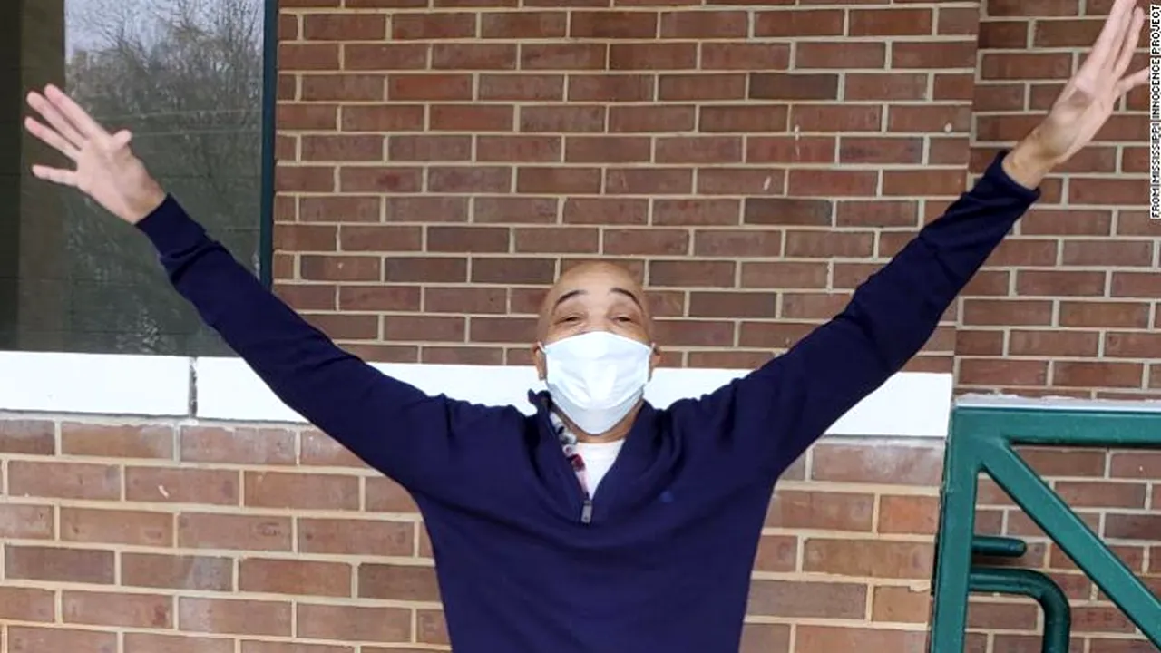 Drama lui Eddie Lee Howard, eliberat după ce a petrecut 26 de ani în sectorul condamnaților la moarte, fără să fie vinovat. Cum a ajuns după gratii