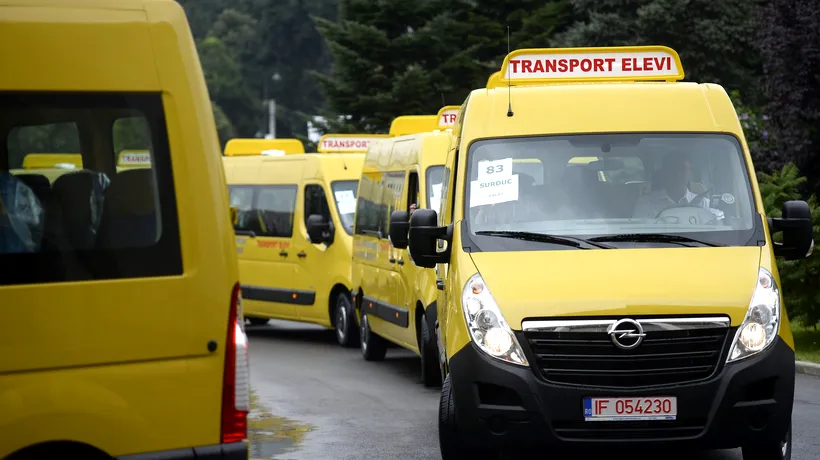 Arad: Trei copii au ajuns la spital după ce microbuzul școlar în care se aflau a fost implicat într-un accident rutier