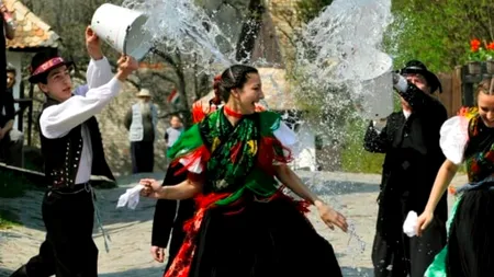 Top 10 tradiții de Paște în lume. Unde se înalță zmeie și de ce toate ouăle sunt roșii în Grecia