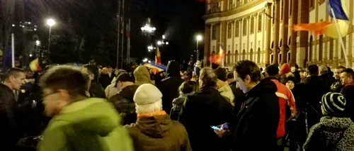 Proteste împotriva Guvernului în marile orașe. La Cluj, printre colinde de Crăciun de cer demisii