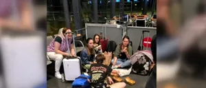 Zeci de români, BLOCAȚI pe aeroporturile din Uniunea Europeană. Întârzieri uriașe la zeci de zboruri