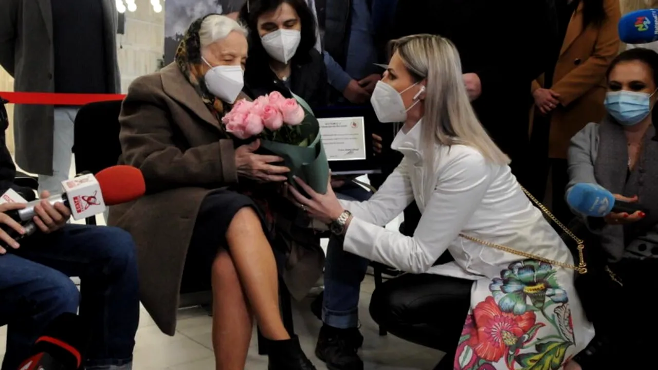 O româncă în vârstă de 105 ani a mers să-și facă a treia doză de vaccin