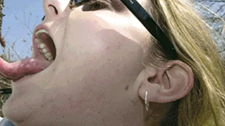 Ce a găsit o femeie într-un baton cu proteine. 