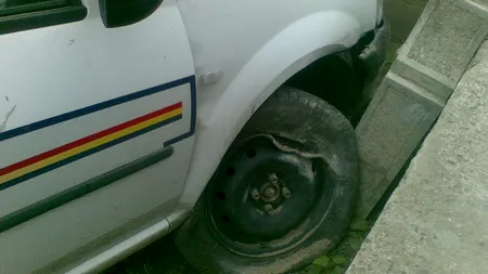 Un copil de patru ani a ajuns la spital, în urma unui accident provocat de o polițistă, care nu a acordat prioritate, nu s-a asigurat și a intrat în altă mașină