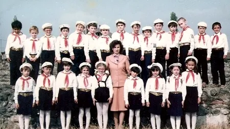 Tu știi de ce ne-am luat rația de libertate? Copilărie și adolescență „sub acoperire