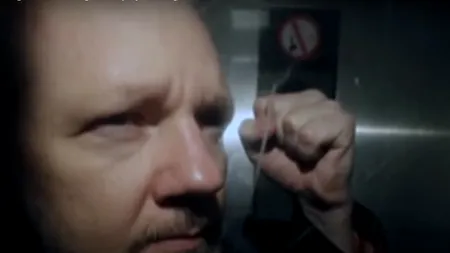 IMAGINI ÎN PREMIERĂ cu copiii lui Julian Assange, născuți dintr-o poveste secretă de amor la ambasada Ecuadorului din Londra/ Cine este femeia din viața fondatorului WikiLeaks