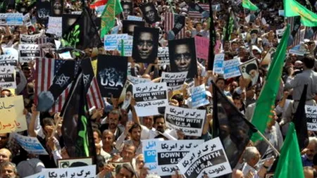 Manifestație în fața ambasadei Franței de la Teheran, din cauza caricaturilor cu Mahomed