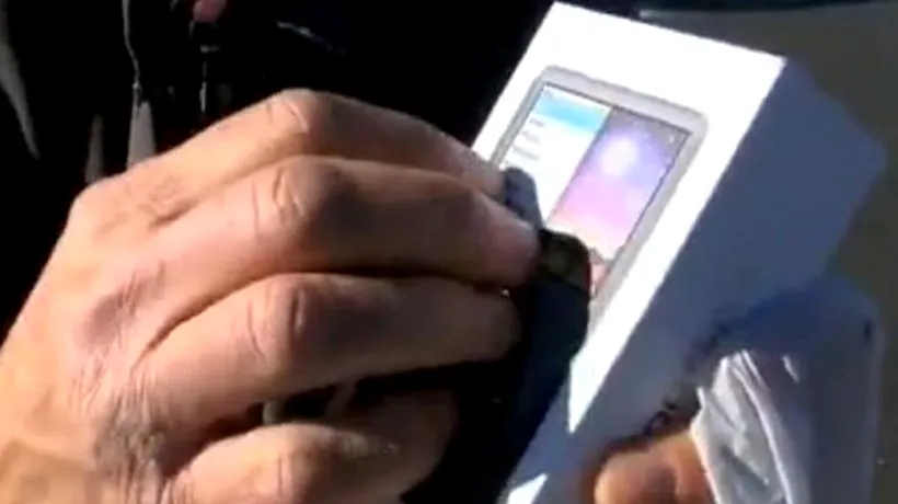 VIDEO: Ce a găsit un bărbat în cutia iPod-ului pe care tocmai îl cumpărase